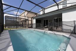 Family Friendly 5BR Home Pool, Patio & Room for 10!
