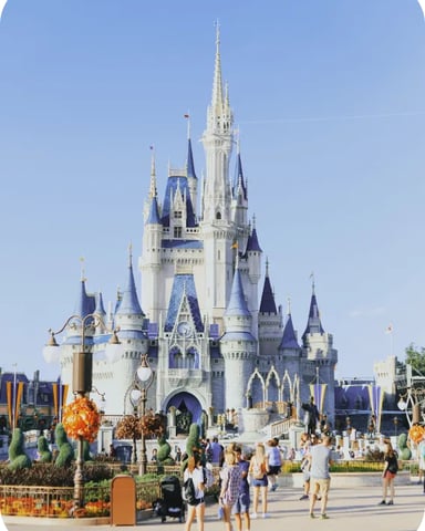 Más de 74 millones de visitantes impulsan la demanda de alojamiento en Orlando.