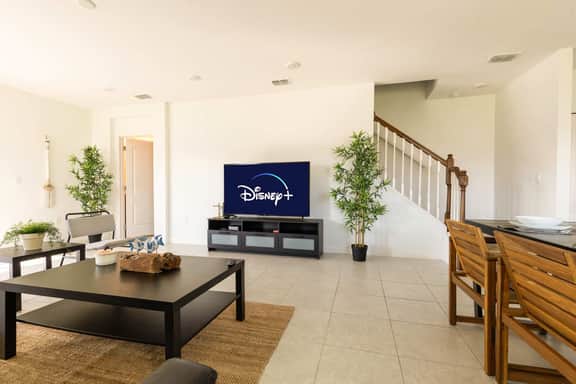 Bright Davenport Family Townhome near Disney!