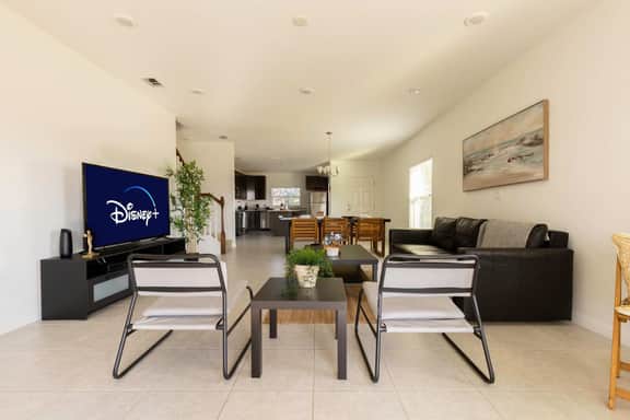 Bright Davenport Family Townhome near Disney!
