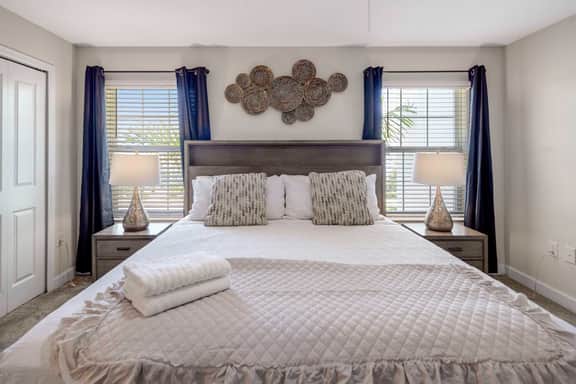 Family Stylish 4BR Pool Townhome Storey Lake