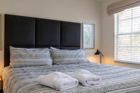 Townhome + Jacuzzi + Grill + 10" min Disney!