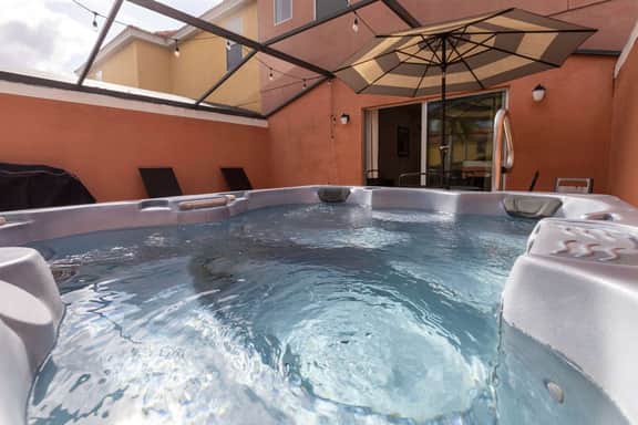Townhome + Jacuzzi + Grill + 10" min Disney!